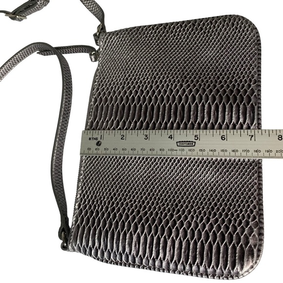 Nine West silver pewter faux snakeskin crossbody purse. - Picture 5 of 10